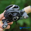 Carretilha Daiwa CC80 7.5:1 + Óculos Proteção UV GRÁTIS